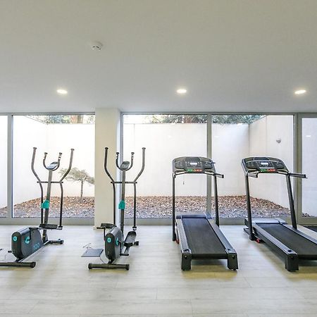 Lovelystay - Modern Loft With Gym & Free Parking Minutes Away From Cbd Porto Exterior photo