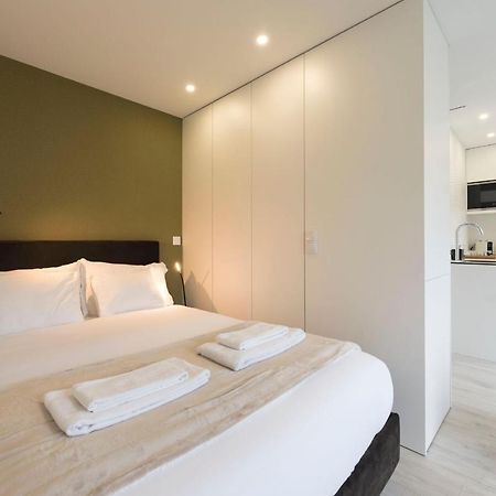 Lovelystay - Modern Loft With Gym & Free Parking Minutes Away From Cbd Porto Exterior photo