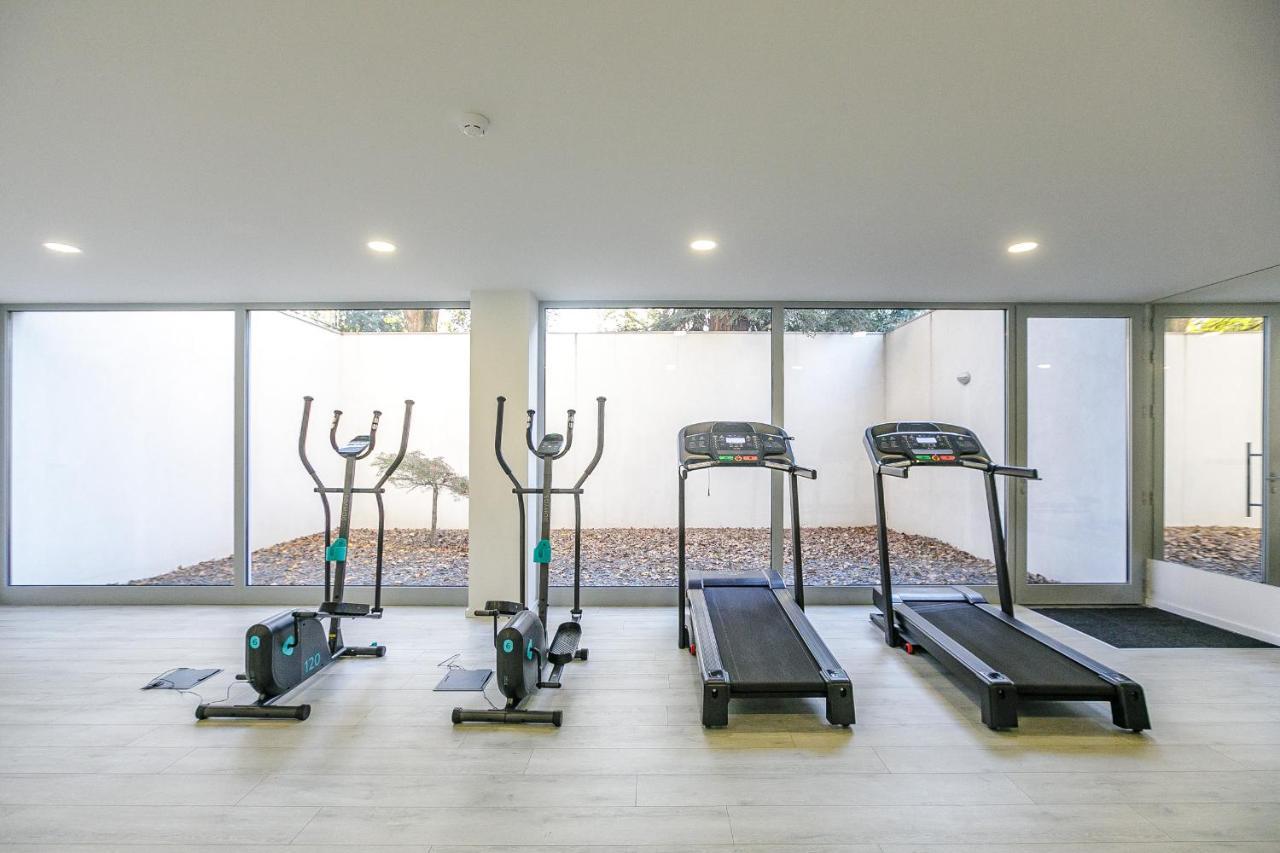 Lovelystay - Modern Loft With Gym & Free Parking Minutes Away From Cbd Porto Exterior photo