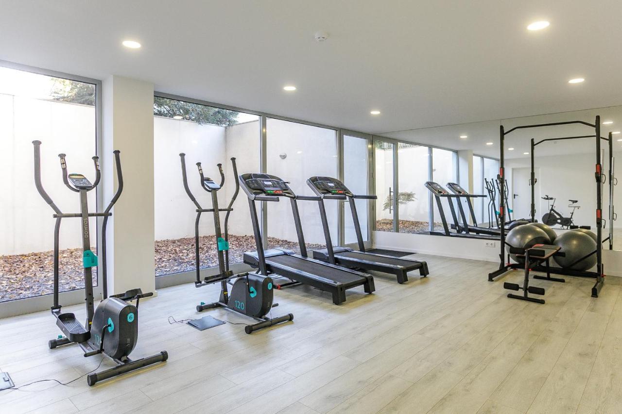 Lovelystay - Modern Loft With Gym & Free Parking Minutes Away From Cbd Porto Exterior photo