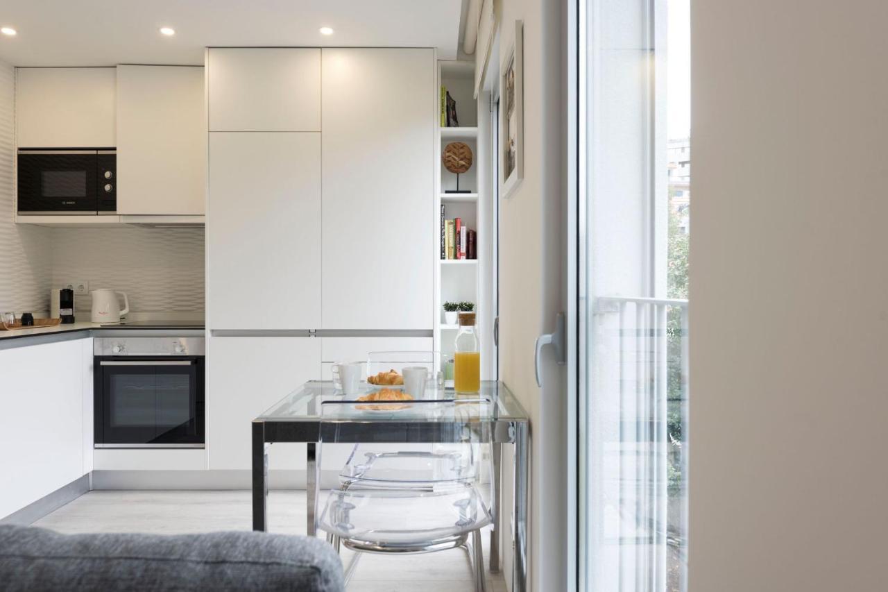 Lovelystay - Modern Loft With Gym & Free Parking Minutes Away From Cbd Porto Exterior photo