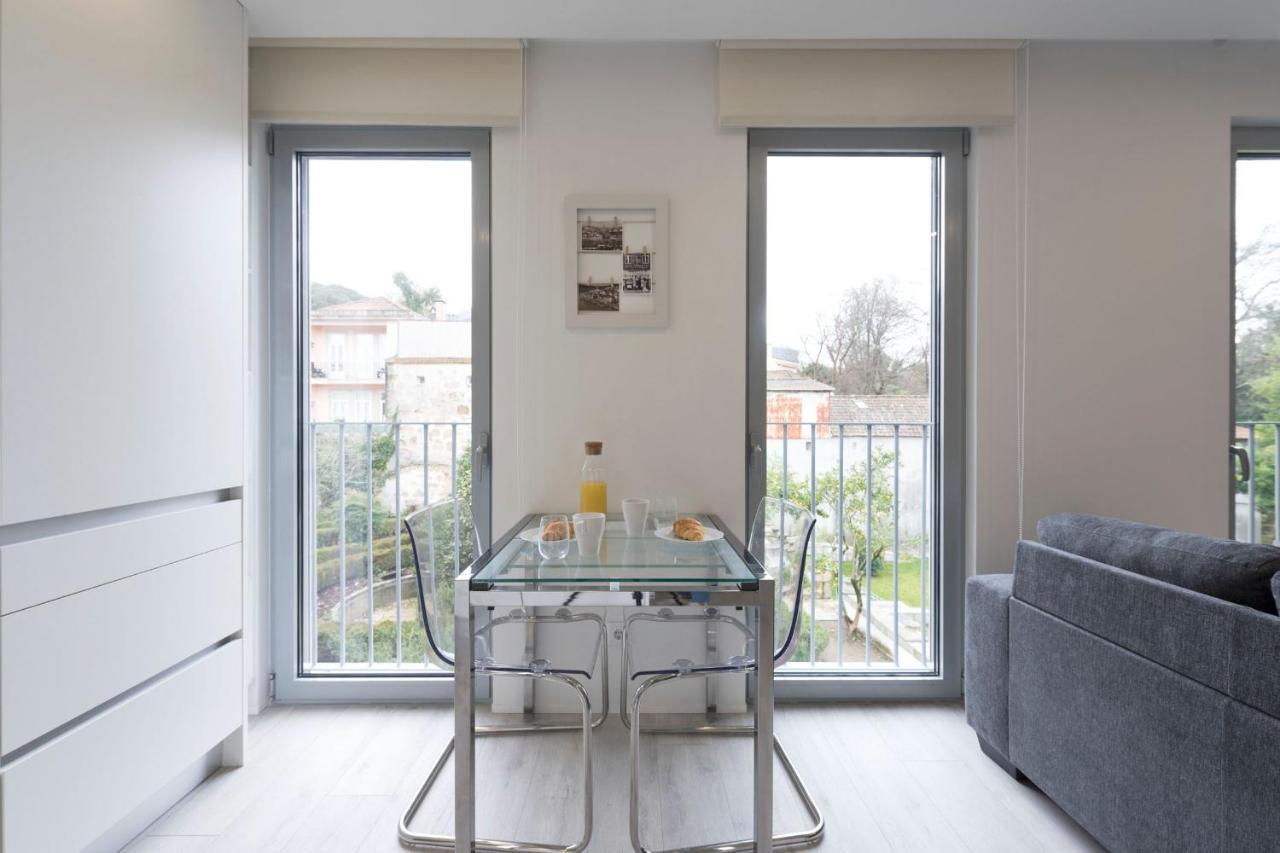 Lovelystay - Modern Loft With Gym & Free Parking Minutes Away From Cbd Porto Exterior photo