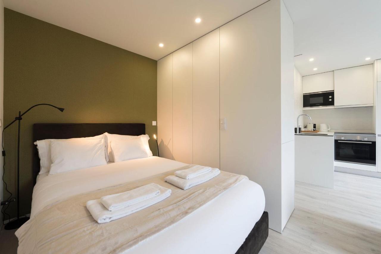 Lovelystay - Modern Loft With Gym & Free Parking Minutes Away From Cbd Porto Exterior photo