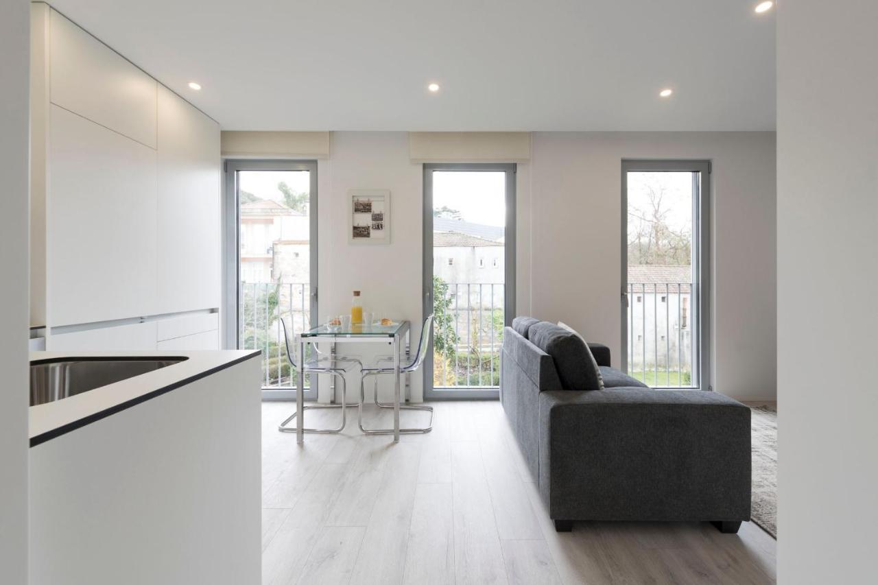 Lovelystay - Modern Loft With Gym & Free Parking Minutes Away From Cbd Porto Exterior photo