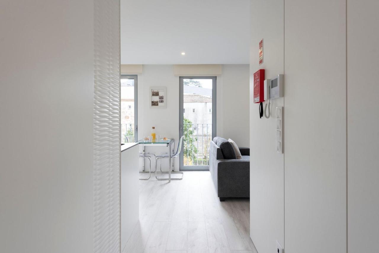 Lovelystay - Modern Loft With Gym & Free Parking Minutes Away From Cbd Porto Exterior photo