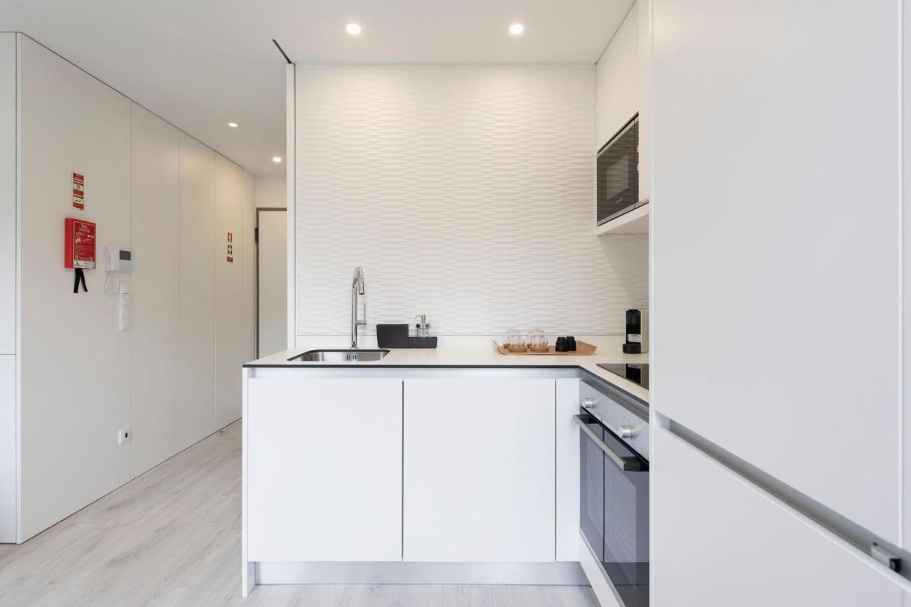 Lovelystay - Modern Loft With Gym & Free Parking Minutes Away From Cbd Porto Exterior photo