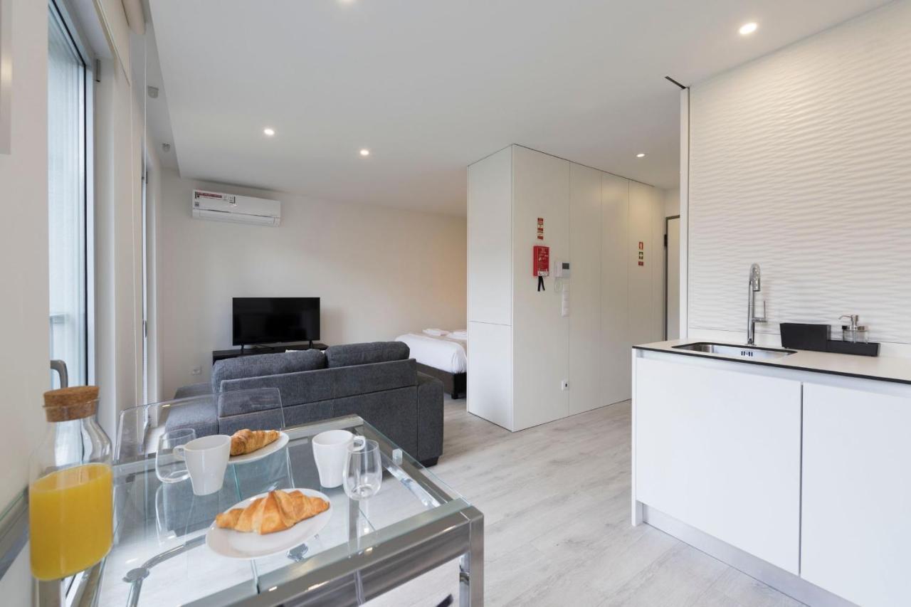 Lovelystay - Modern Loft With Gym & Free Parking Minutes Away From Cbd Porto Exterior photo