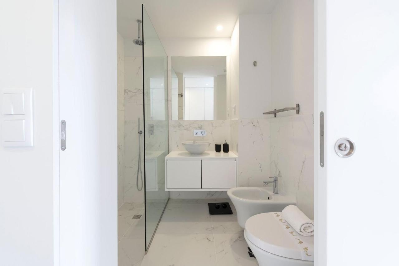 Lovelystay - Modern Loft With Gym & Free Parking Minutes Away From Cbd Porto Exterior photo